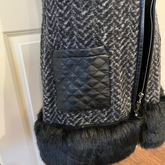 White House Black Market Black/Gray Herringbone Faux Fur/Leather Trim Vest-Small - Picture 5 of 9